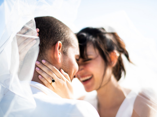 夏天显白法式指甲油款式,适合冬季的撞色指甲油