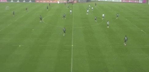 拜仁主教练纳格尔斯曼最新视频,拜仁新赛季首堂训练课纳格尔斯曼