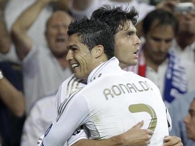 卡卡和c罗最近一次互动,卡卡和c罗踢了几年球