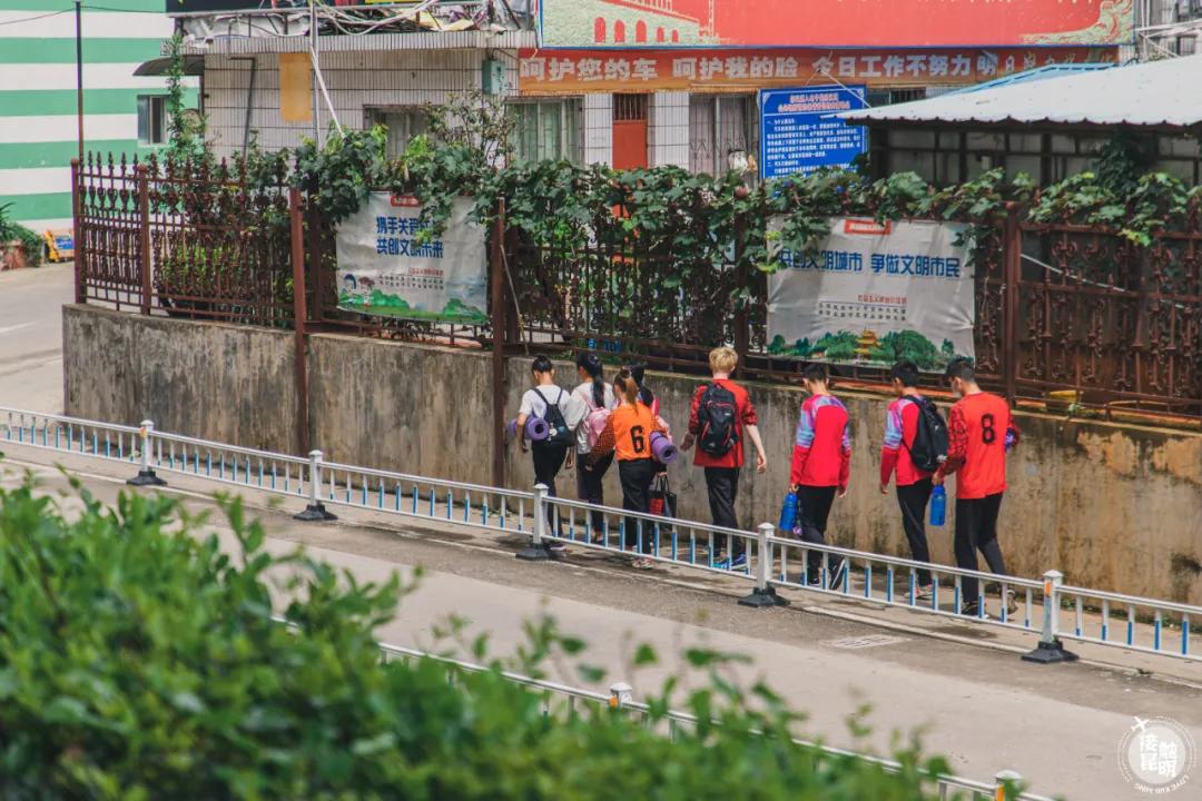 一座昆钢城半部云南史,昆明拓东体育馆和贺龙体育馆