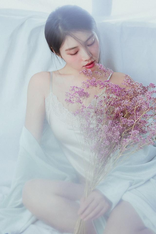 知性美丽的徐冬冬,徐冬冬不同风格装扮迷人美照欣赏