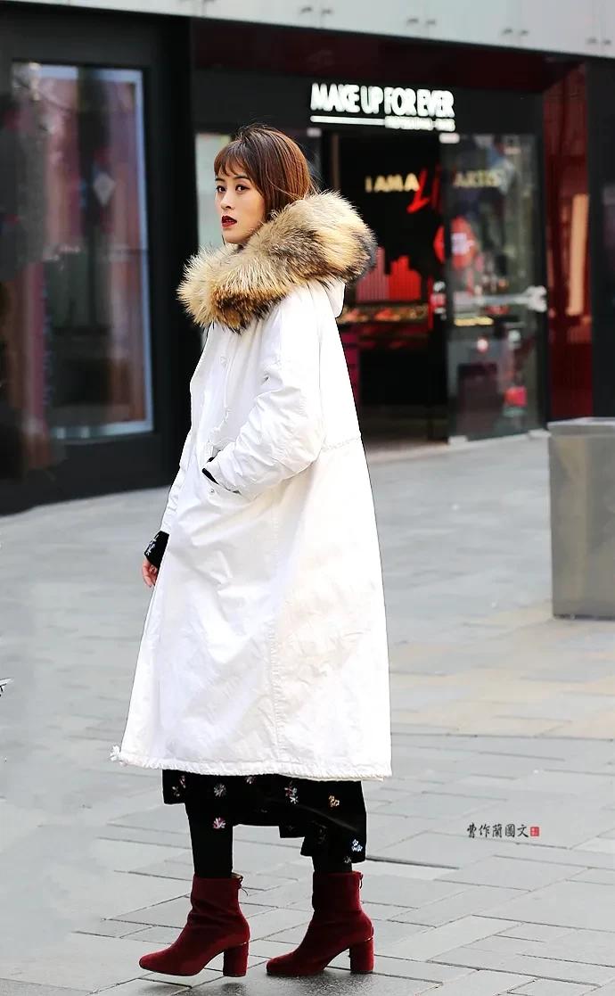 街拍穿天蓝色高筒靴的美女,蓝色过膝靴女生街拍