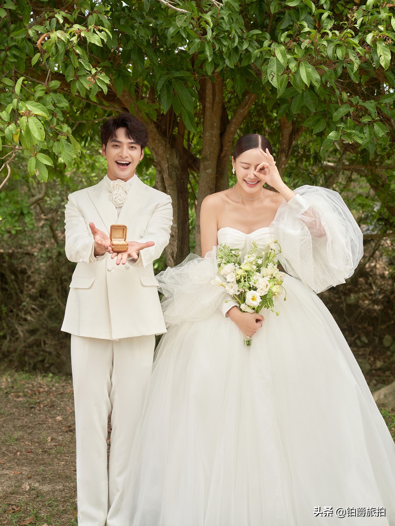 又是一款让人心动的缎面婚纱,美到忍不住收藏的几组婚纱照