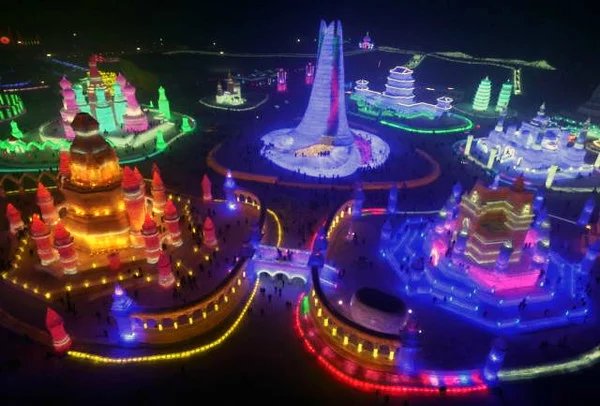 哈尔滨冰灯游玩攻略,哈尔滨冰灯梦幻之行
