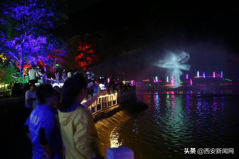 秦岭欢乐世界梦幻灯光秀,秦岭欢乐秀