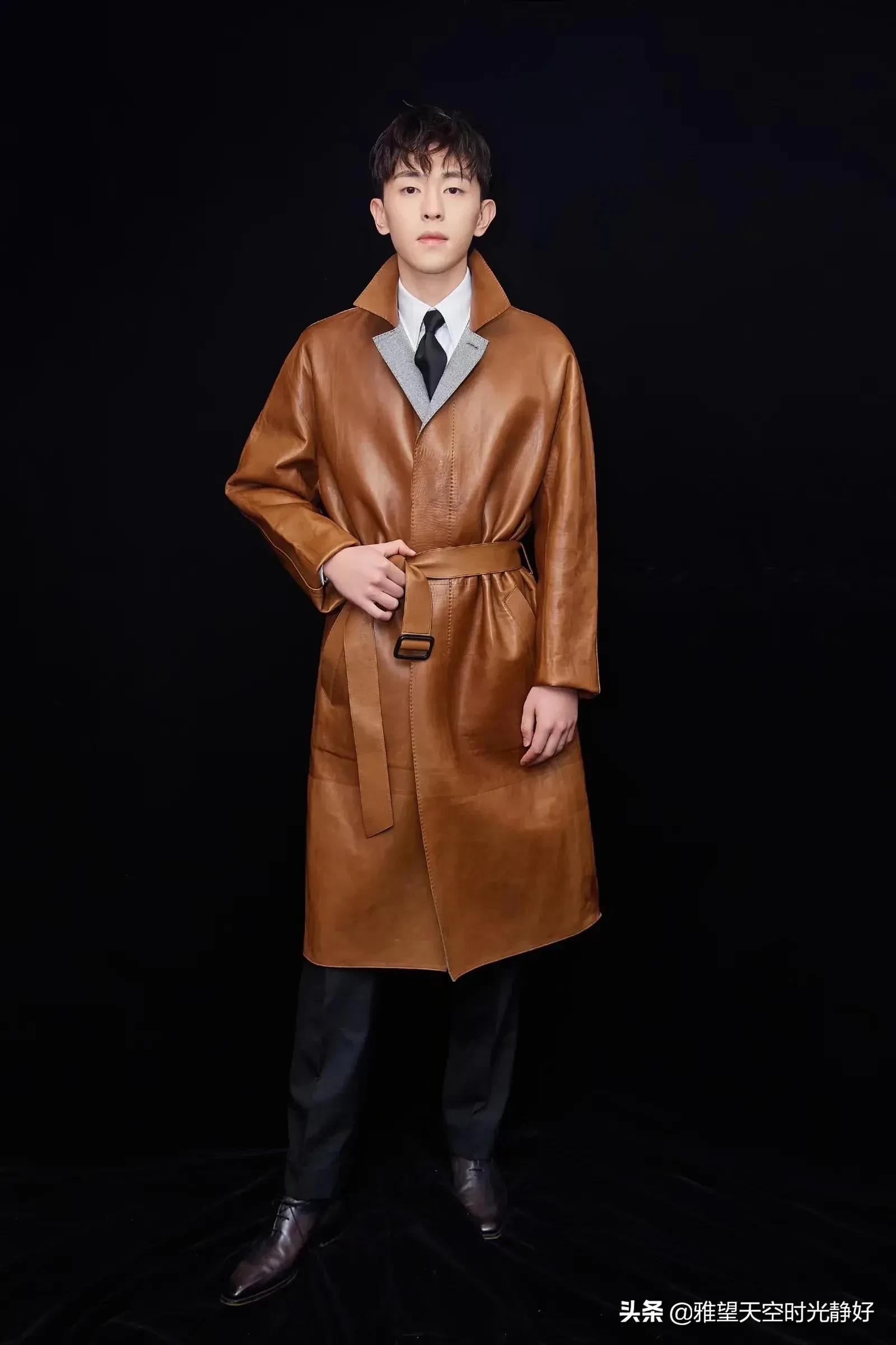 男明星西装穿搭夏季帅气,男士明星皮衣西服外套搭配