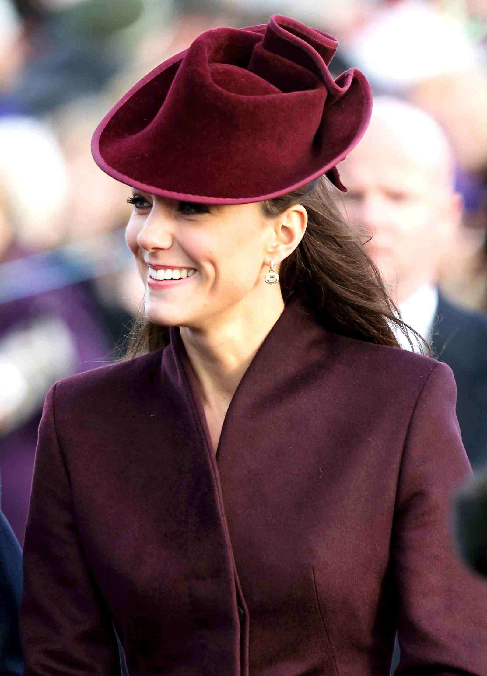 凯特王妃戴戴安娜王妃头饰,凯特王妃戴的是什么头饰