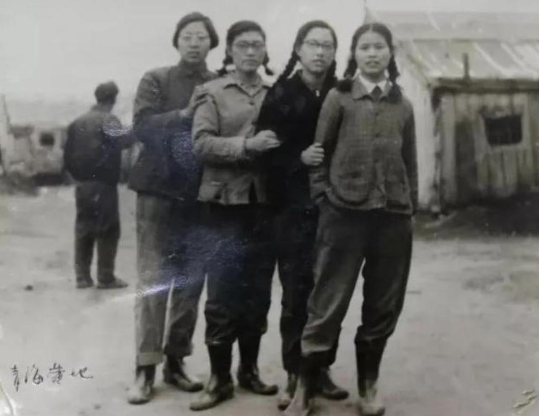 首颗原*弹子**基地的唯一私照：四位来自上海的姑娘，后来发展怎样？