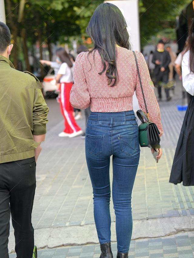 曼妙瑜伽裤穿搭图片,精致的瑜伽裤装扮