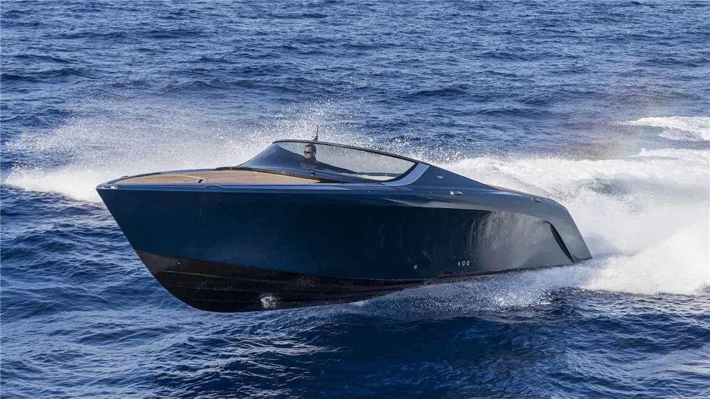 开过我们的豪车，再坐一坐我们的游艇！