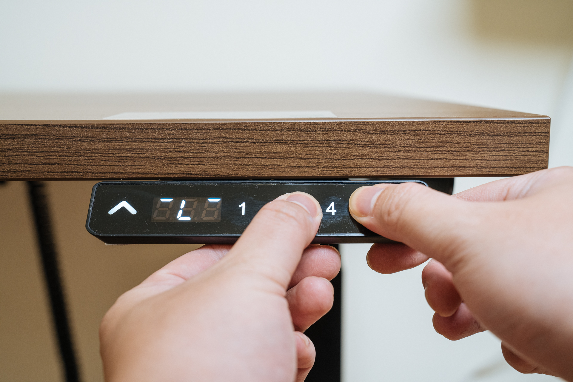 看了何同学的那条视频后……桌搭一款适合自己舒适又实用的桌子