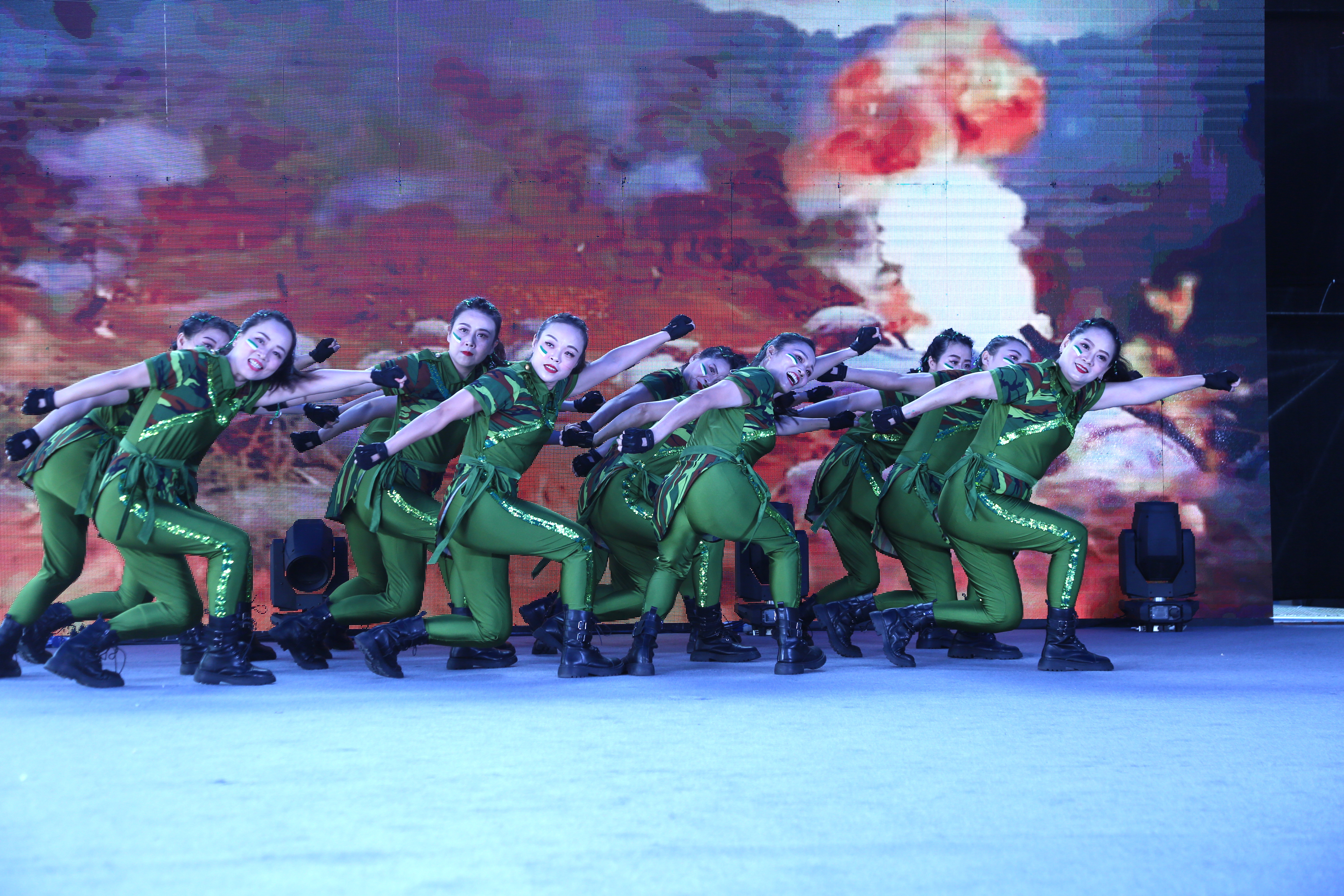 庆祝祖国华诞，“中国梦•祖国颂”湘潭群众优秀节目展演隆重举行