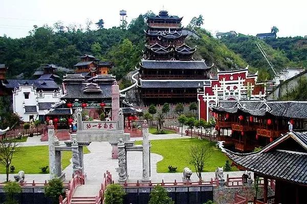 张家界和凤凰古城4天3晚游旅游团,张家界凤凰古城跟团还是自驾游