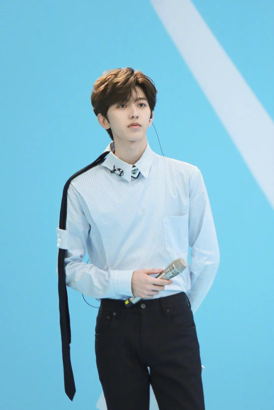 80年代复古港风男星,夏季穿搭最好看的男明星