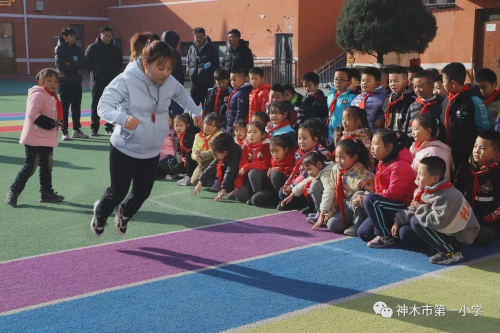 神木第一小学拔河比赛,小学体育优质课简报