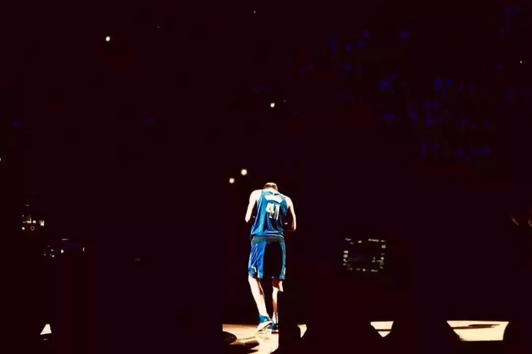 41号小牛队球衣,41号