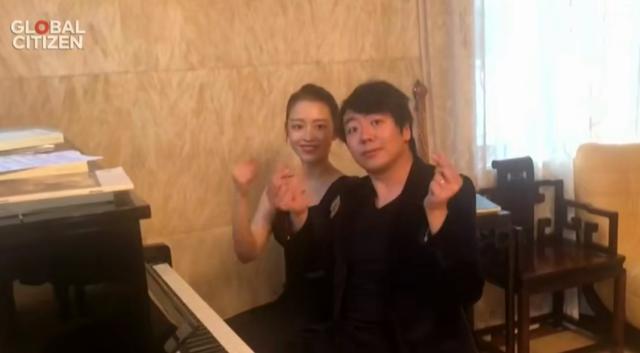 郎朗吉娜夫妻三重奏完整,郎朗夫妇四手联弹