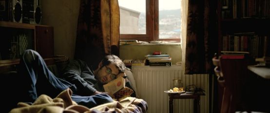 导演拒绝删减任何镜头！片长3小时，生生扯下了理想主义的遮羞布