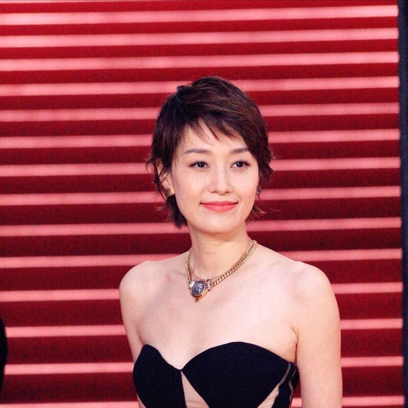 董卿李维嘉,牵一发而动全身与连锁反应的区别