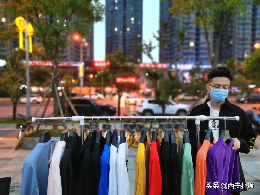 摆摊人的真实经历到底赚不赚钱,90后摆摊的经历和感受