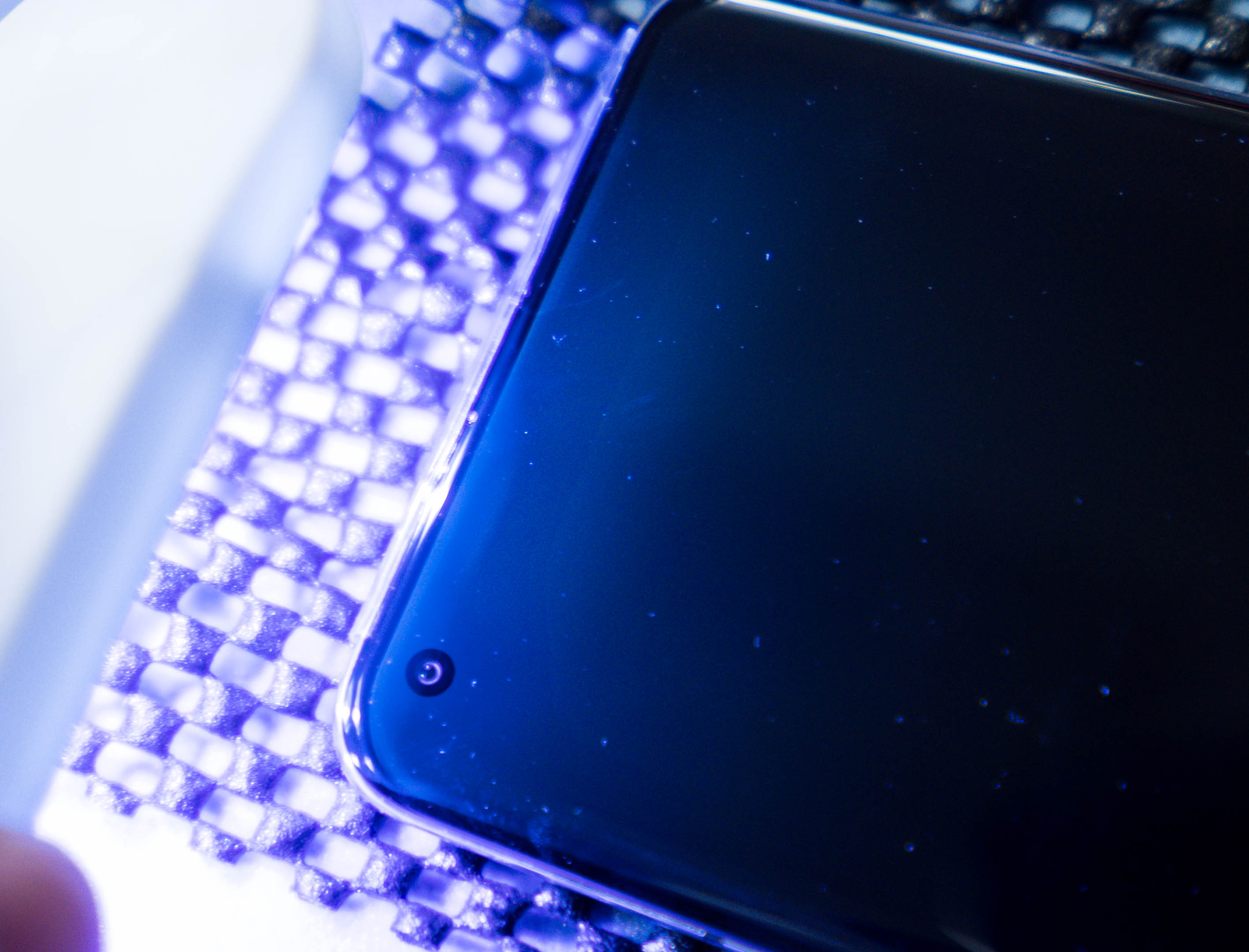 自己贴手机钢化贴膜的方法,钢化玻璃手机贴膜教程