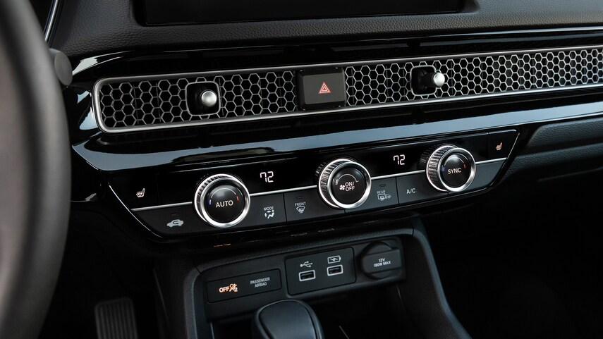 思域对比雅阁哪个更值得买,新款思域对比雅阁