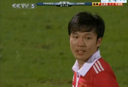 重温经典瞬间，他没有再踢断法国队的“腿”，却让他们丢了魂