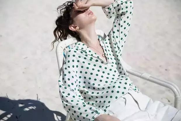 牛油果绿羽绒服搭配什么颜色,深牛油果绿搭配什么颜色好看