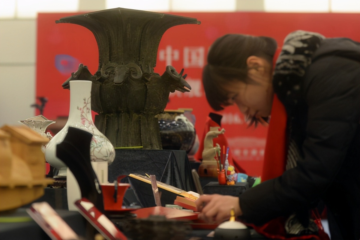 “嘉宾票”炒到一千八，“进宫难”该怎么破？