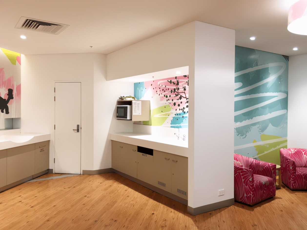 带儿子进女厕被指责,带儿子进女厕所遭指责