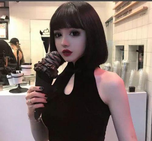 前有赛高酱，后有裴佳欣，蔡萝莉处境艰巨，一姐位置或将拱手让人