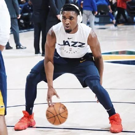 米切尔要求阿迪达斯出签名鞋,阿迪达斯米切尔最新款篮球鞋