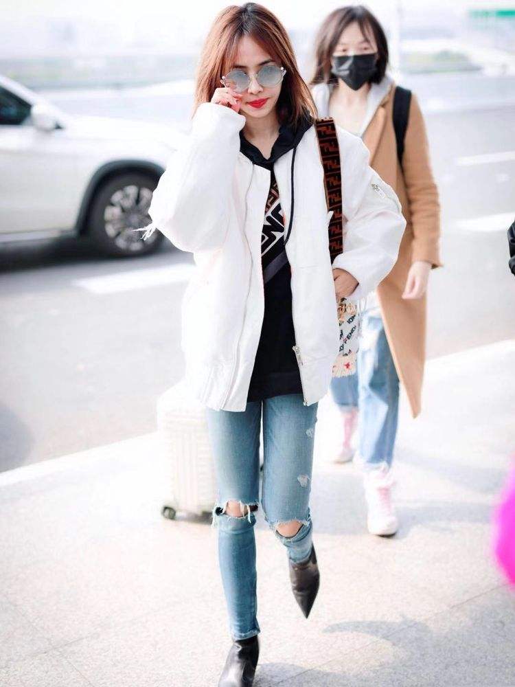 蔡依林粉色连帽卫衣银色短裤,蔡依林真敢穿卫衣配短裤超显瘦