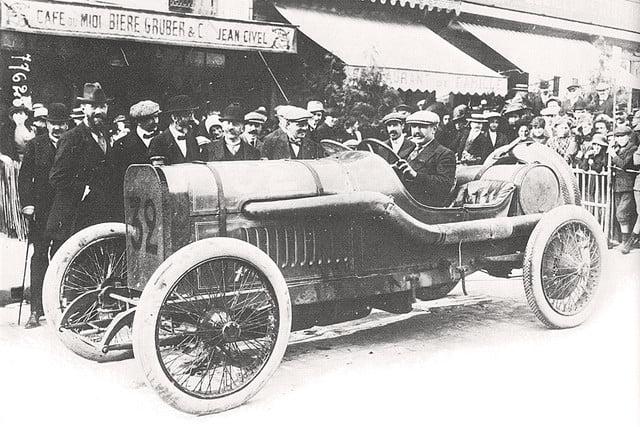 璧涜溅鍚庤闀滃彂鏄庡浘,鐪熷疄璧涜溅鍚庤闀滄槸鎬庝箞鍋氱殑