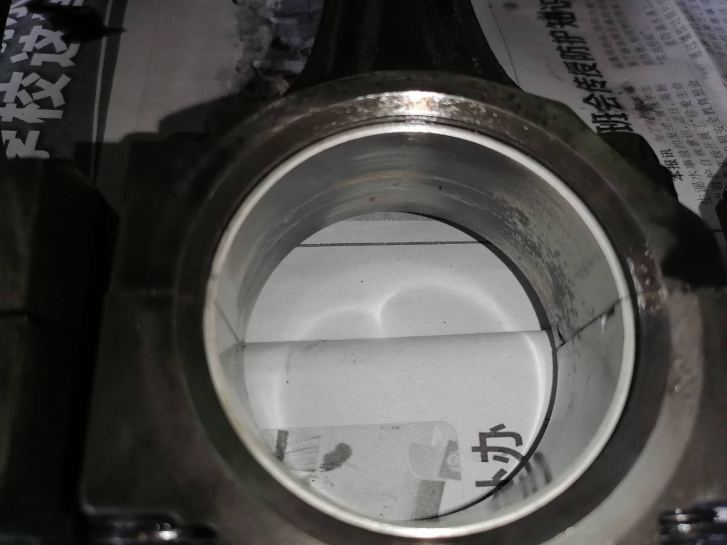 发动机冒白烟蓝烟烧机油,尾气大量冒蓝烟要不要大修发动机