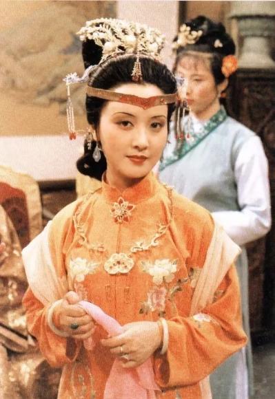 王熙凤和薛宝钗什么关系,王熙凤与薛宝钗的性格区别