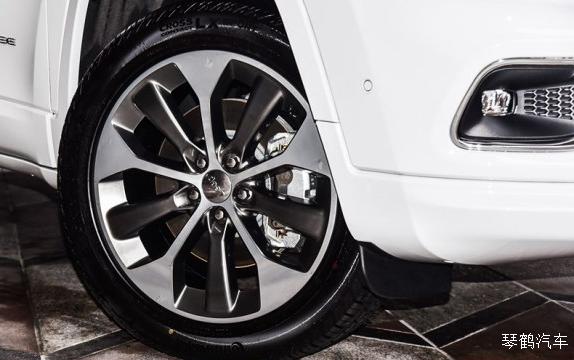 新车比汉兰达还帅的车型,大七座四驱车长5米比汉兰达大气