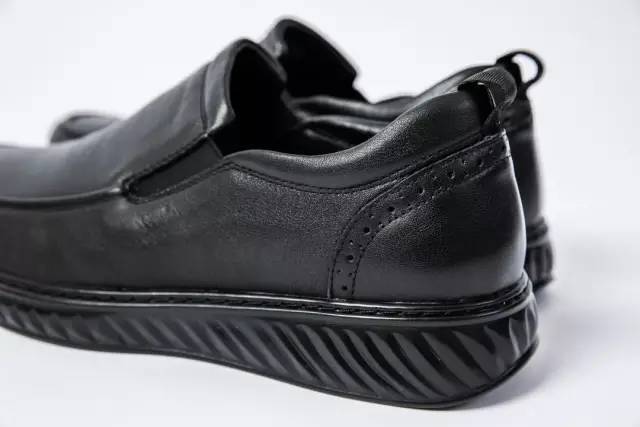 皮鞋男士真皮梦特娇,既休闲又舒服的皮鞋