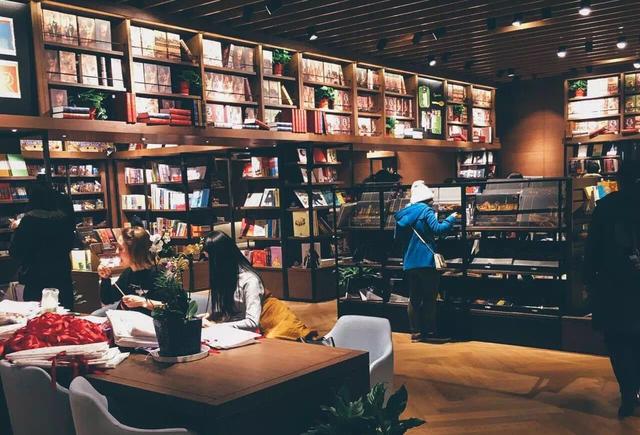 书店的书不要钱，免费送还赚钱？