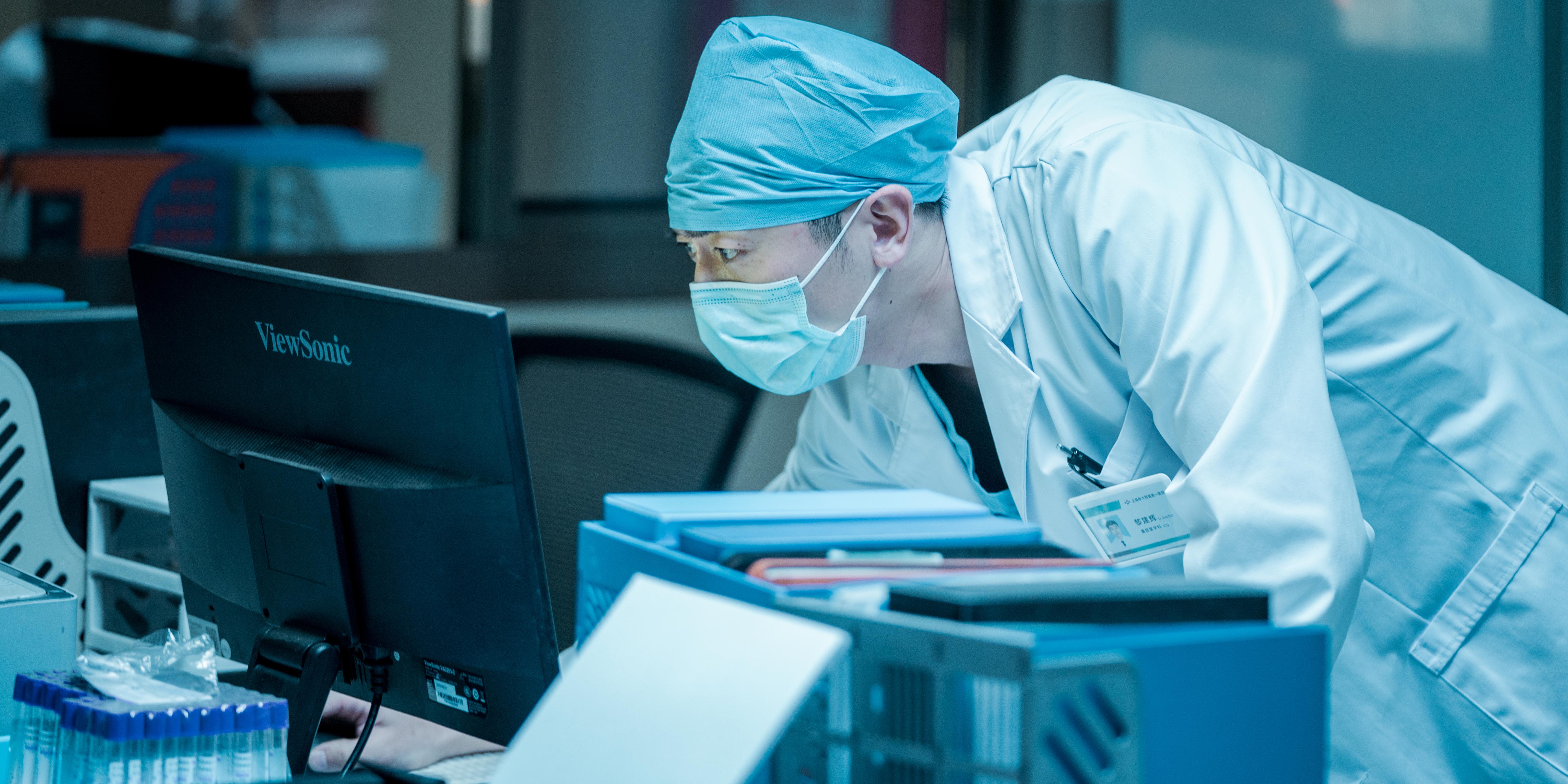 朱亚文易烊千玺演的抗疫电影,朱亚文演抗疫片