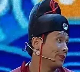 轿车突然失控撞飞俩居民，罪魁祸首是一罐可乐！网友：现实版《死神来了》