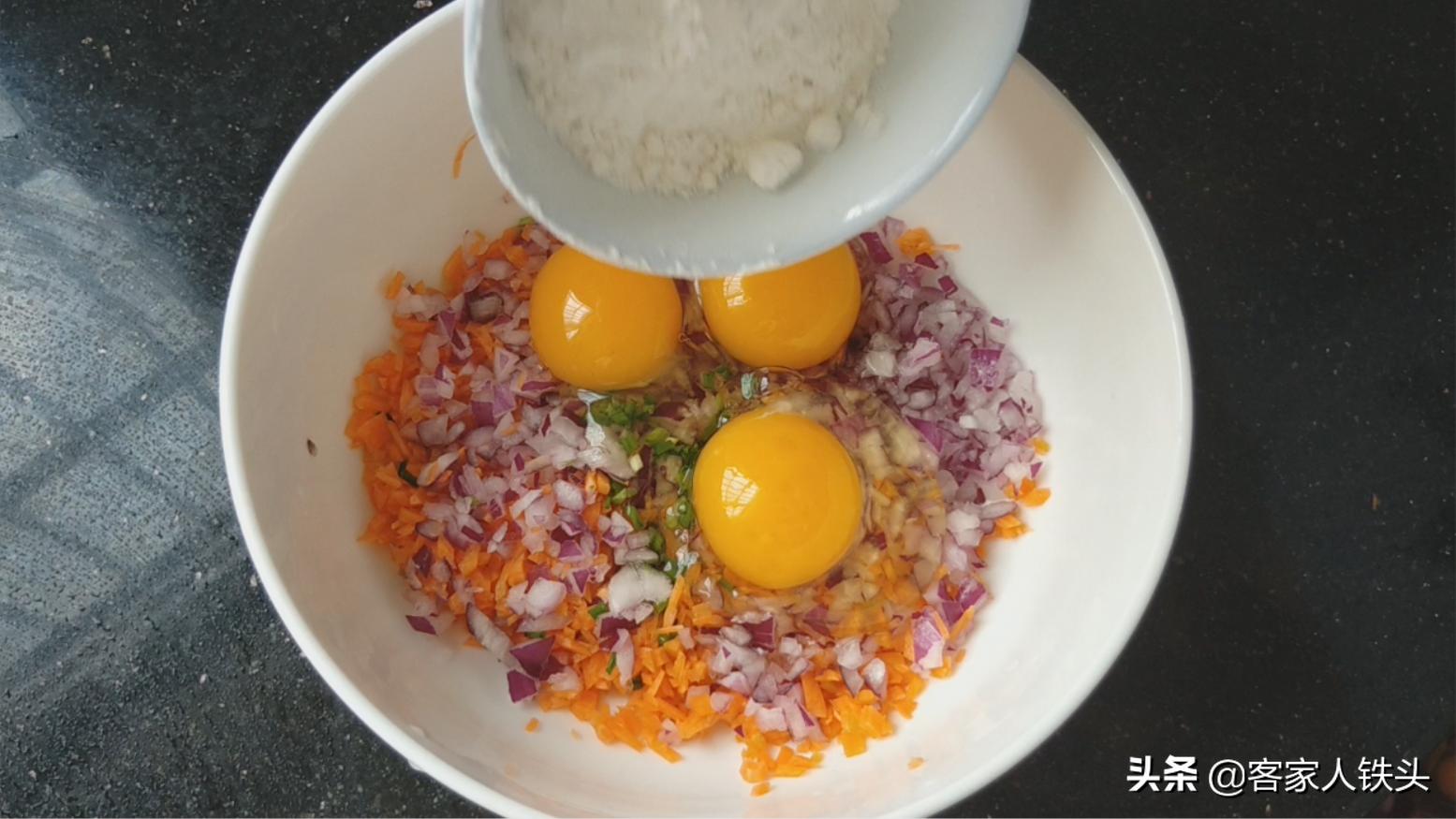 营养早餐简单做，1个洋葱3个蛋，楼下摆摊超火的鸡蛋香饼，真好吃