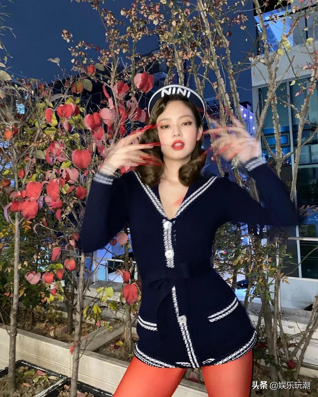 jennie生日应援视频,jennie生日收到粉丝给的白玫瑰