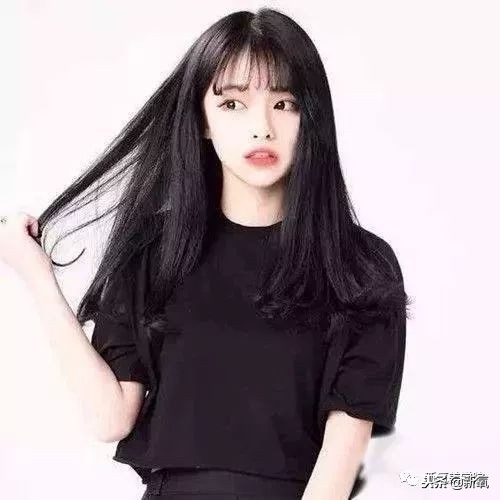 谭松韵蓬松的头,谭松韵摘掉眼镜打扮后惊艳出场