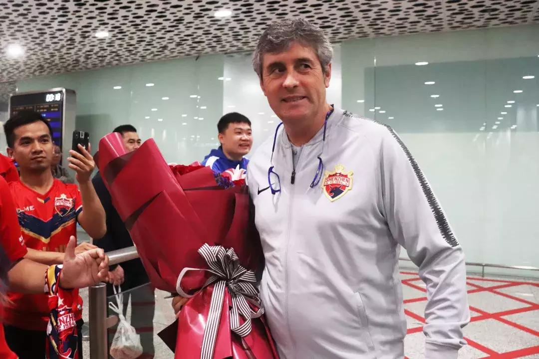 深足结束高原训练返深,深足第二现场球迷