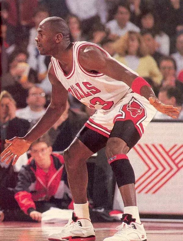 杜兰特单打能打过乔丹吗,1vs1单挑哪个最厉害