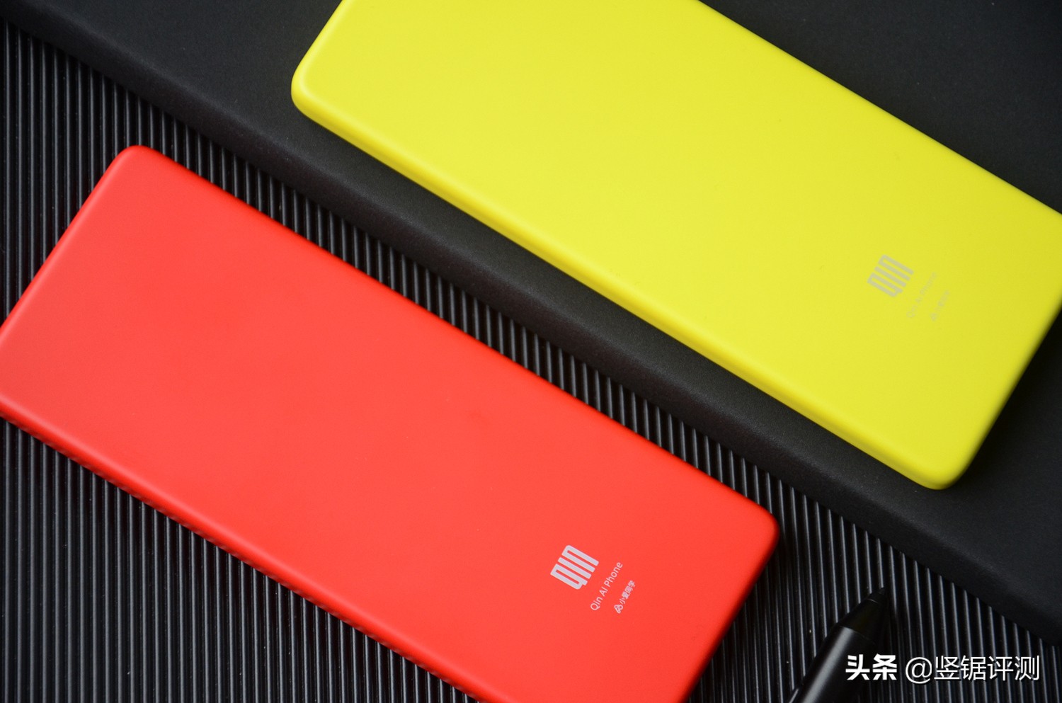 小米生态链智能功能机开箱,小米生态链功能机视频