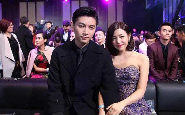 陈妍希圆脸造型,陈妍希白色抹胸裙造型图片