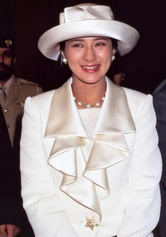 雅子成为太子妃不容易，因身高超过1米62，所以被日本皇室嫌弃