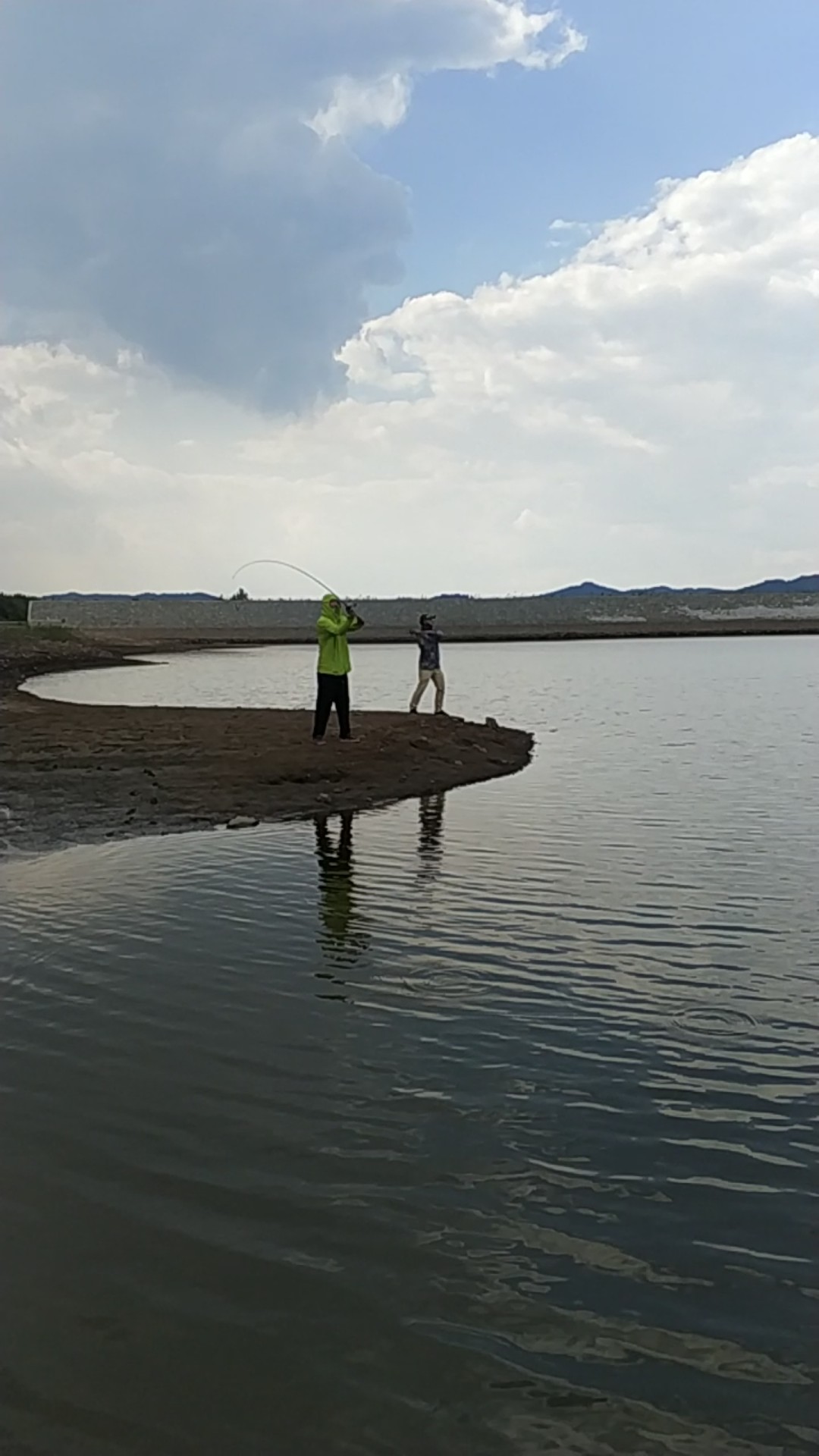 很惬意的路亚钓鱼,房车路亚野钓